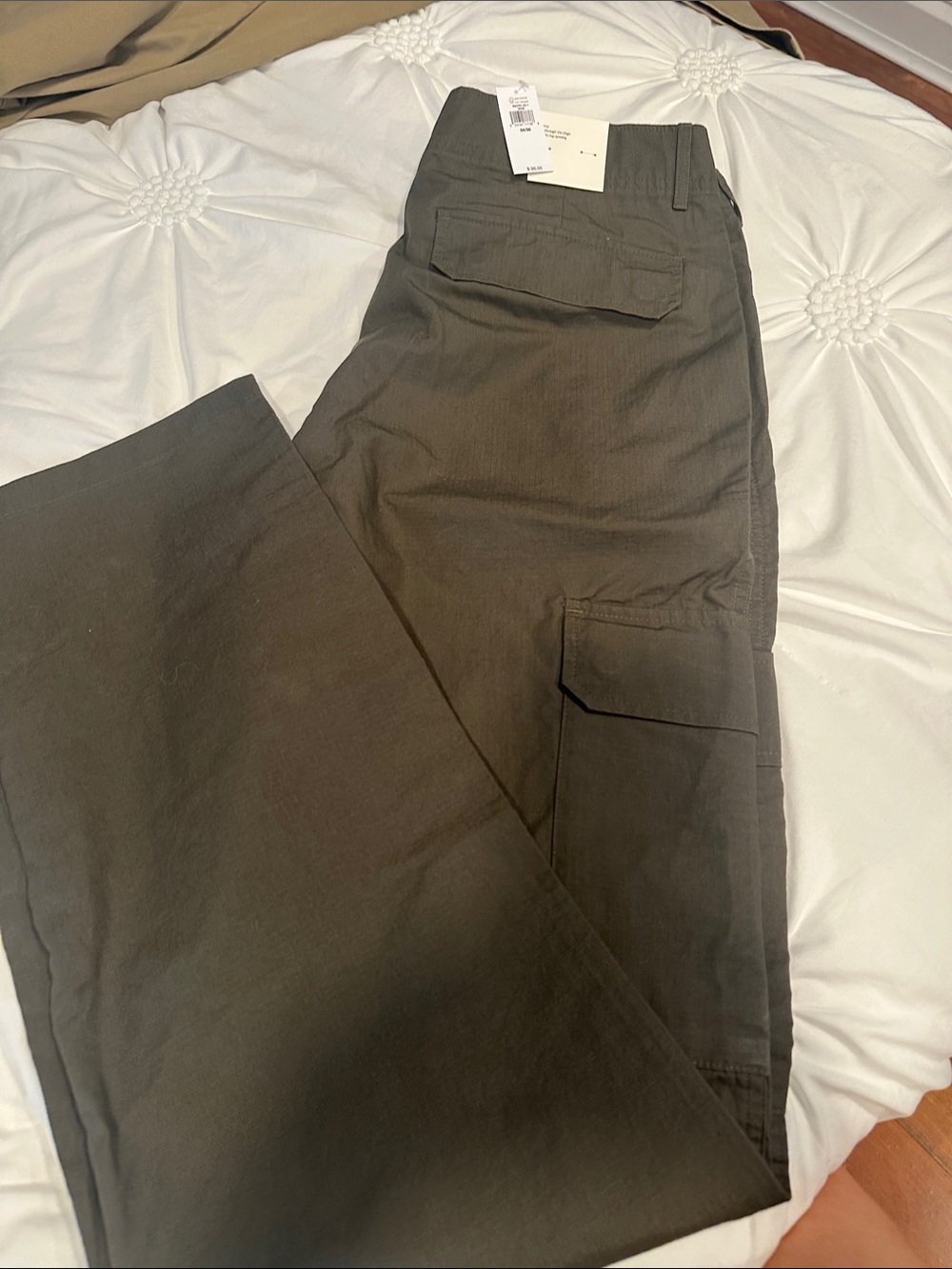 Banana Republic Men's Cargo Pants in Olive